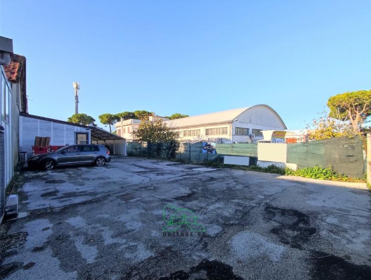 Fano - zona zuccherificio - locale commerciale negozio in vendita
