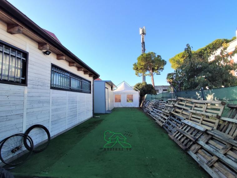 Fano - zona zuccherificio - locale commerciale negozio in vendita