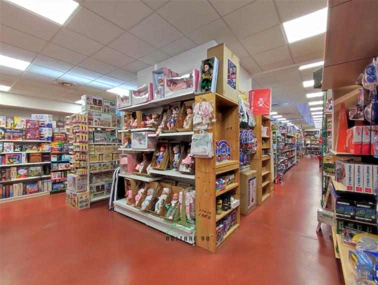 Fano - zona zuccherificio - locale commerciale negozio in vendita