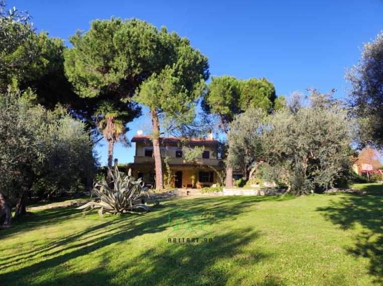 Fano - zona roncosambaccio - unifamiliare villa in vendita