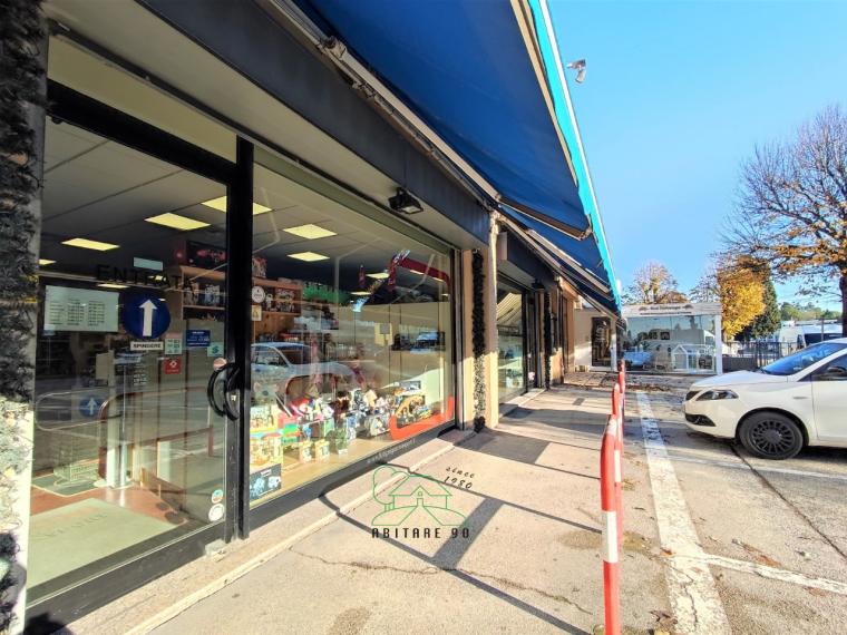 Fano - zona zuccherificio - locale commerciale negozio in vendita