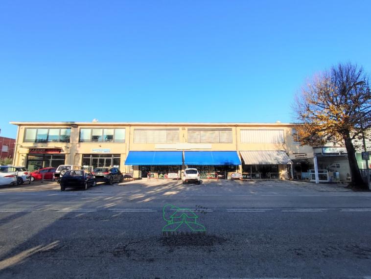 Fano - zona zuccherificio - capannone in vendita