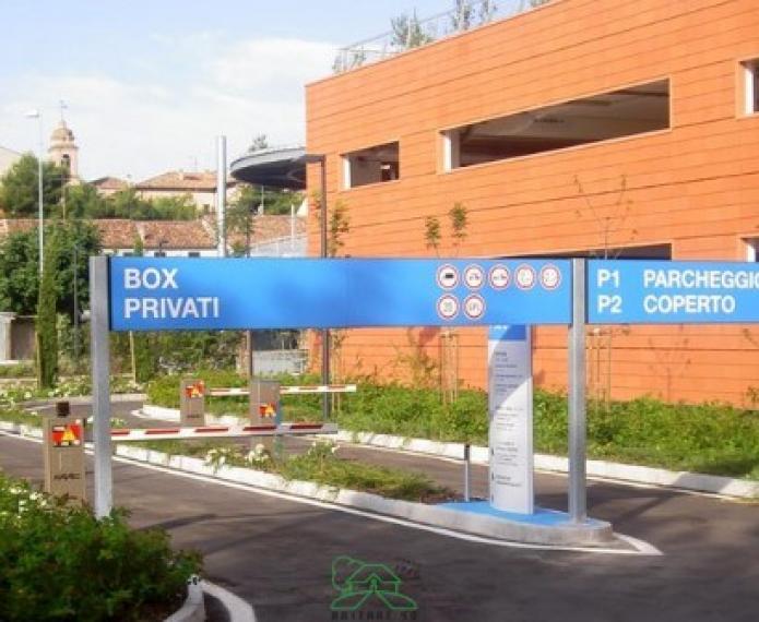 Fano - zona centro - garage box auto posto auto in locazione
