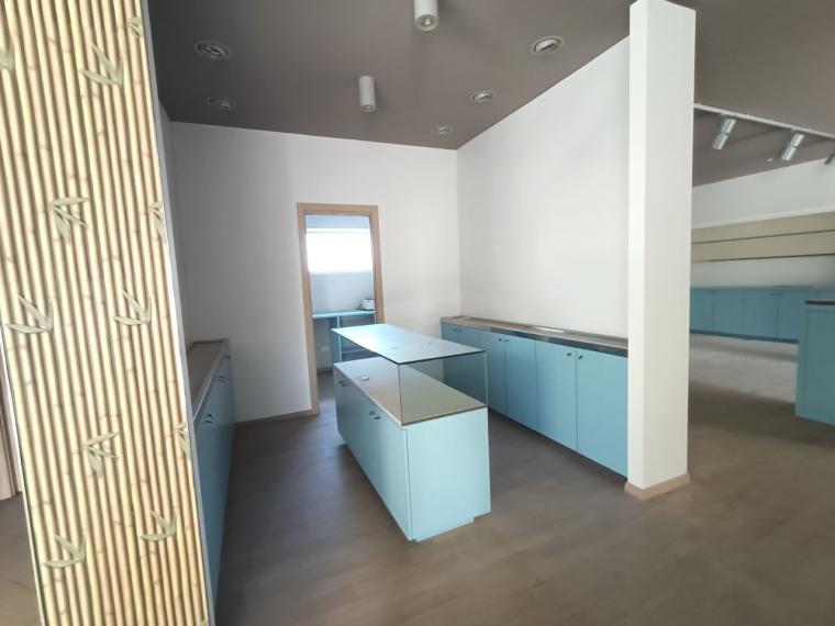 Fano - zona bellocchi - locale commerciale negozio in vendita