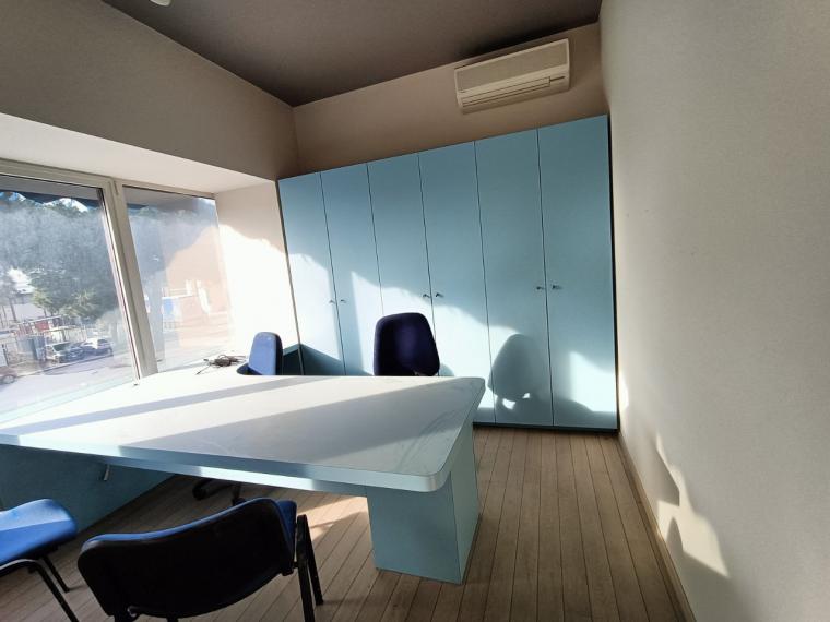 Fano - zona bellocchi - locale commerciale negozio in vendita
