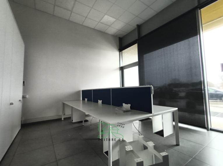 Fano - zona bellocchi - locale commerciale negozio in locazione