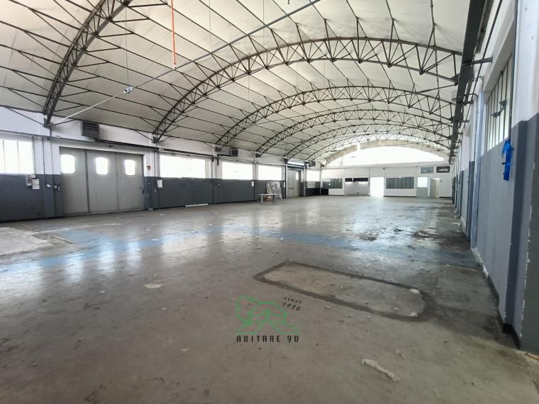 Pesaro - zona tombaccia - laboratorio in vendita