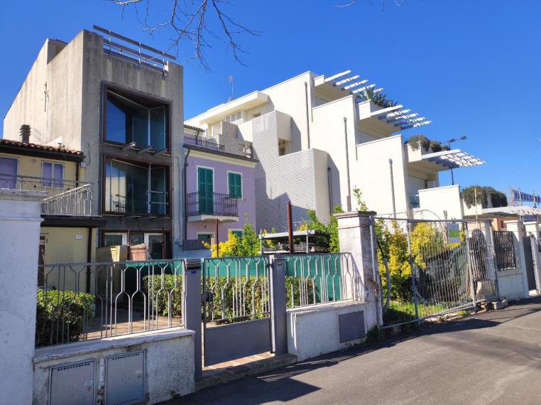Fano - zona lido - schiera centrale in vendita
