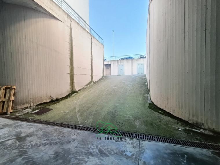 Fano - zona caminate - magazzino in vendita
