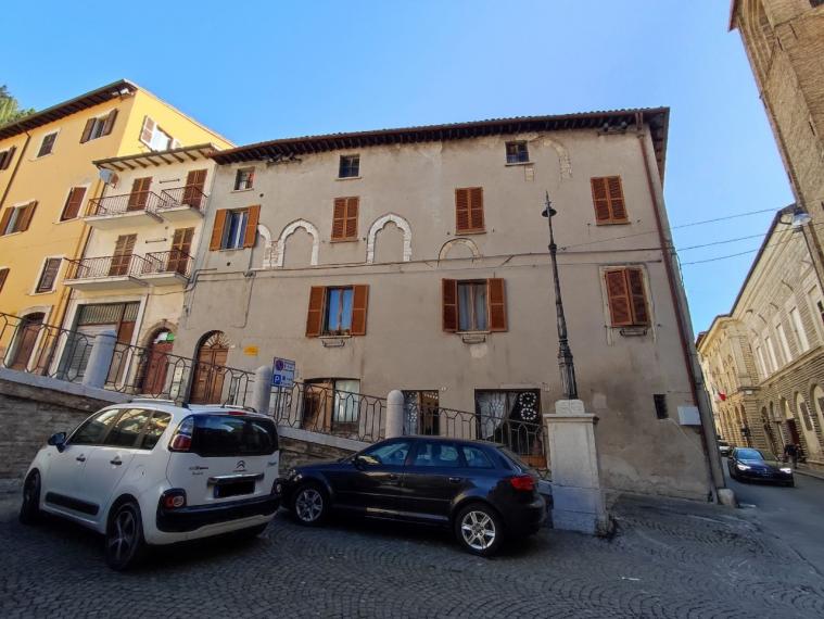 Fossombrone - zona centro storico - appartamento in vendita