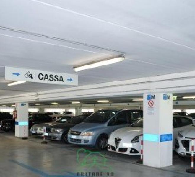 Fano - zona centro - garage box auto posto auto in locazione