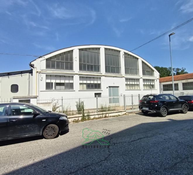 Pesaro - zona tombaccia - laboratorio in vendita
