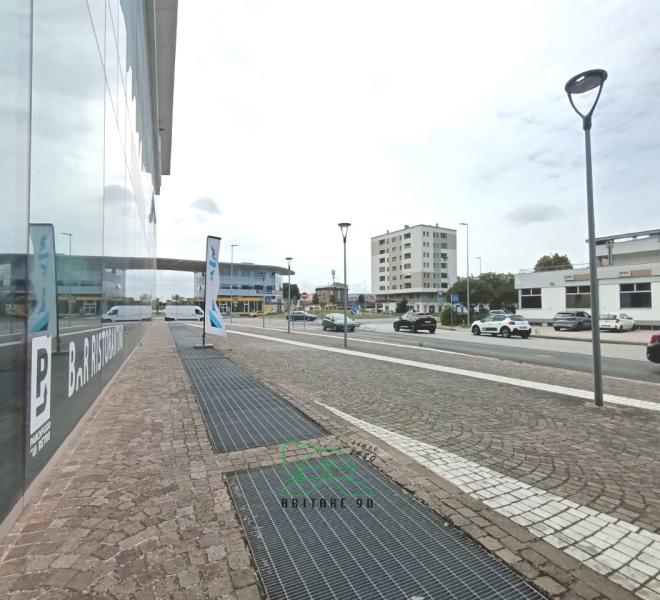 Pesaro - zona tombaccia - locale commerciale negozio in locazione