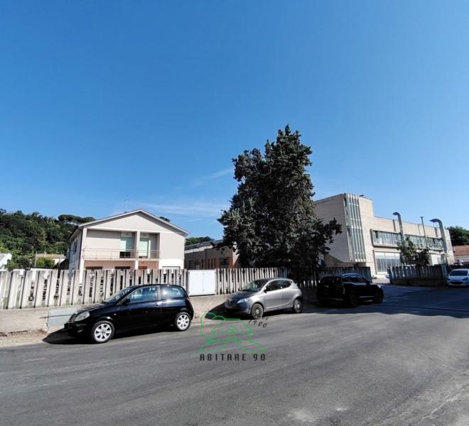 Fano - zona rosciano - palazzo commerciale in vendita