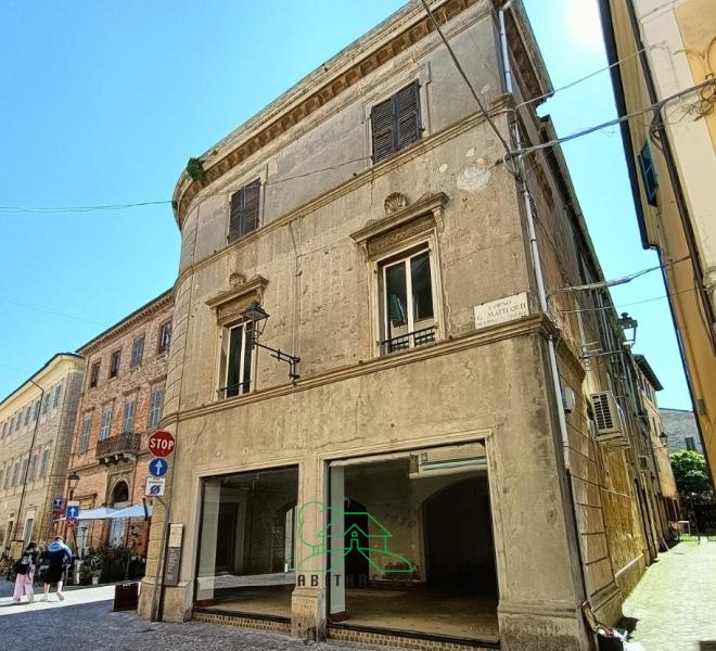 Fano - zona centro - locale commerciale negozio in locazione