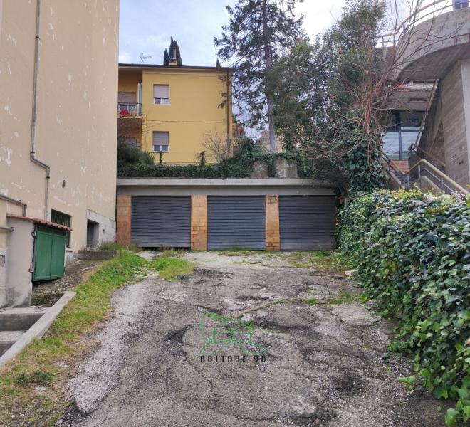 Urbino - zona  - garage box auto posto auto in vendita
