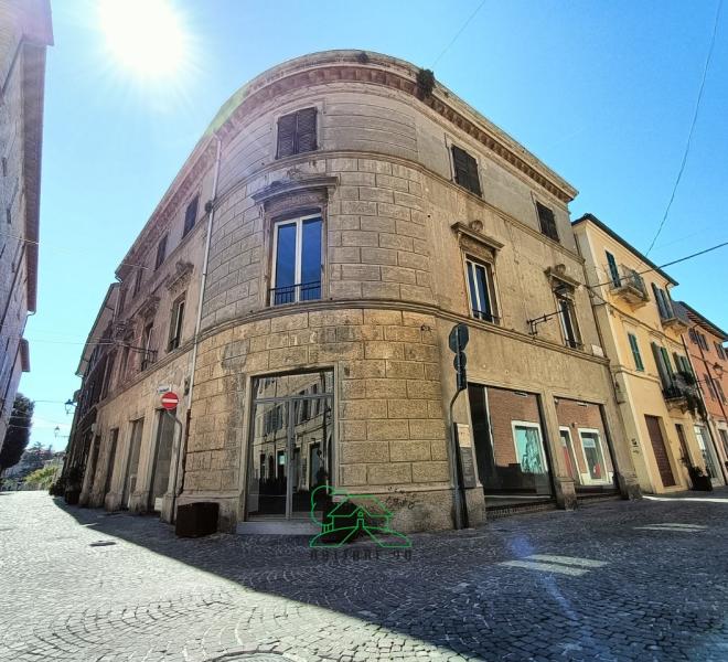 Fano - zona centro - locale commerciale negozio in locazione