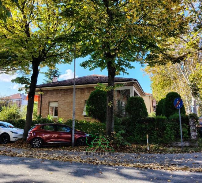Fano - zona passeggi - unifamiliare villa in vendita