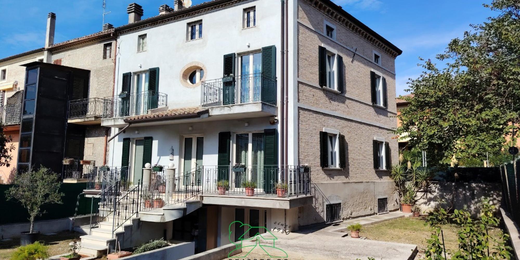 Fano - zona passeggi - unifamiliare villa in vendita